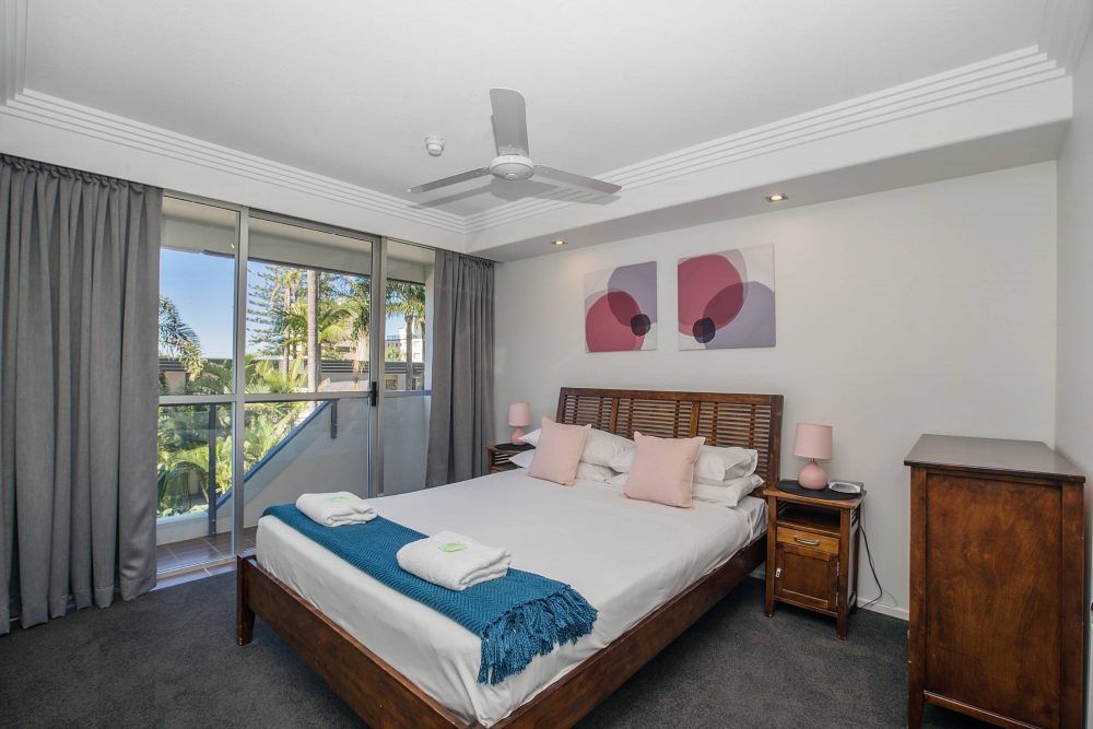 One Bedroom Apartments In Surfers Paradise Baronnet Apartments